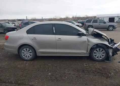 3VW2K7AJ9DM242868